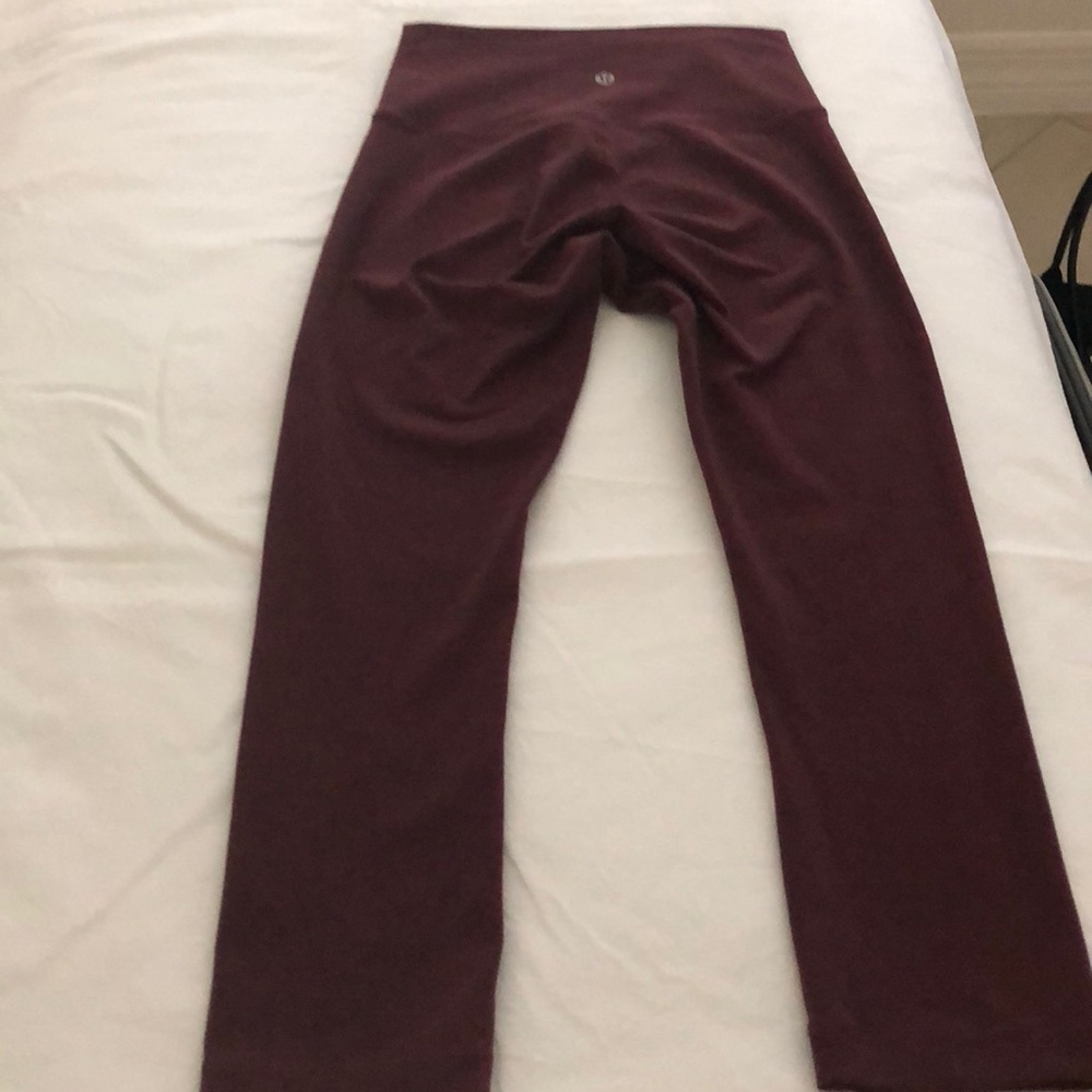 Wunder Under HR 7/8 Pants Cranberry/Maroon Color.